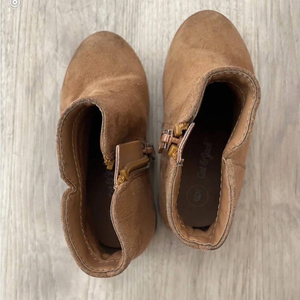 Cat and Jack camel suede boots zippered tiny people on the 5’s